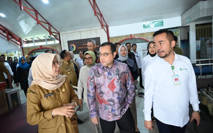 Wakil Ketua Komisi IX DPR RI, Yahya Zaini dalam kunjungan kerjanya di RSUD Arifin Achmad di Pekanbaru, Riau, Senin (9/12/2024)
