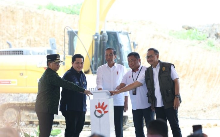 Presiden Joko Widodo saat groundbreaking Telkom Smart Office di IKN, Jum'at (1/3)