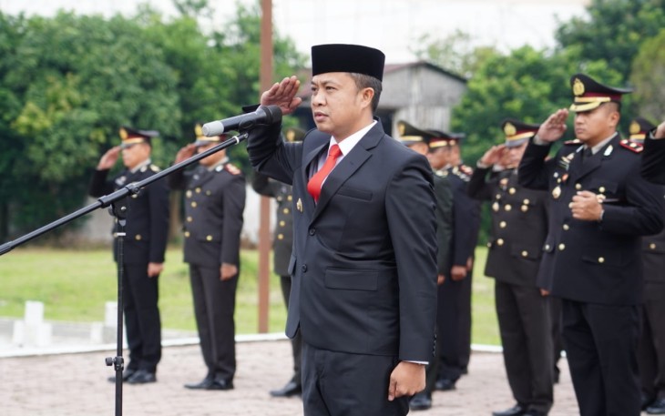 Penjabat (Pj.) Wali Kota Tebing Tinggi Dr. Moettaqien Hasrimi, S.STP., M.Si., saat bertindak selaku Inspektur Upacara