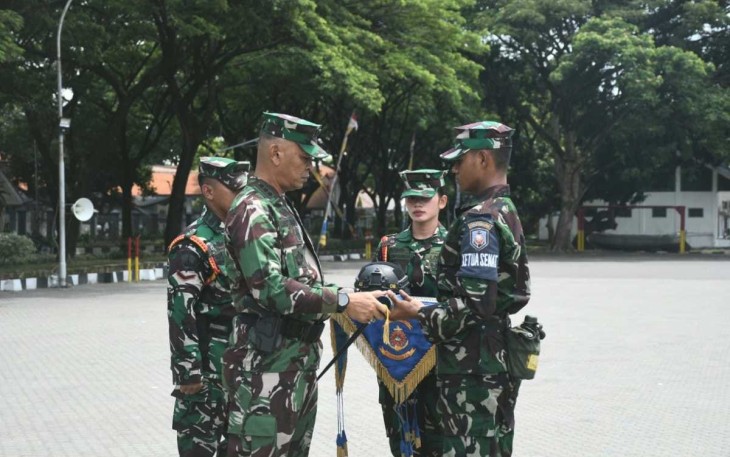 Danpuslatdiksarmil saat Pimpin Tupdik Siswa Dikmaba TNI AL Angkatan 43/2