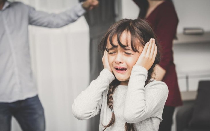 Foto Ilustrasi Keluarga Broken Home (Foto: Getty Images/iStockphoto/Bavorndej)