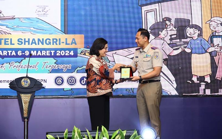 Menteri Keuangan, Sri Mulyani Indrawati saat menjadi pembicara kunci pada Rapat Kerja Nasional (Rakernas) Kementerian Agraria dan Tata Ruang/Badan Pertanahan Nasional (ATR/BPN) Tahun 2024, di Hotel Shangri-La, Jakarta, Kamis (07/03/2024).