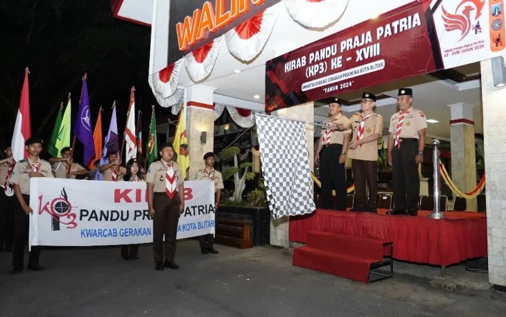 Wakil Walikota Blitar Tjutjuk Sunario Berangkatkan Kirab Pandu Praja Patria ke- 18 Tahun 2024