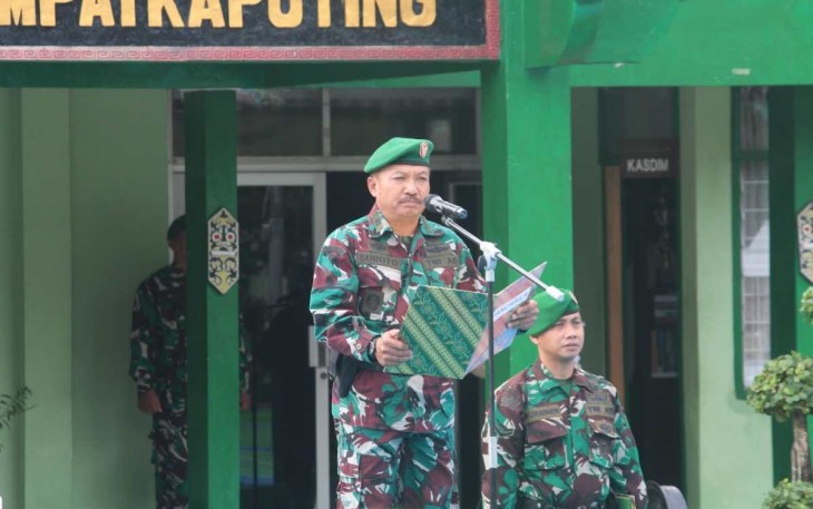 Pabung Kodim 1001/HSU-Balangan Kapten Inf Suroto saat pimpin Upacara 17 an