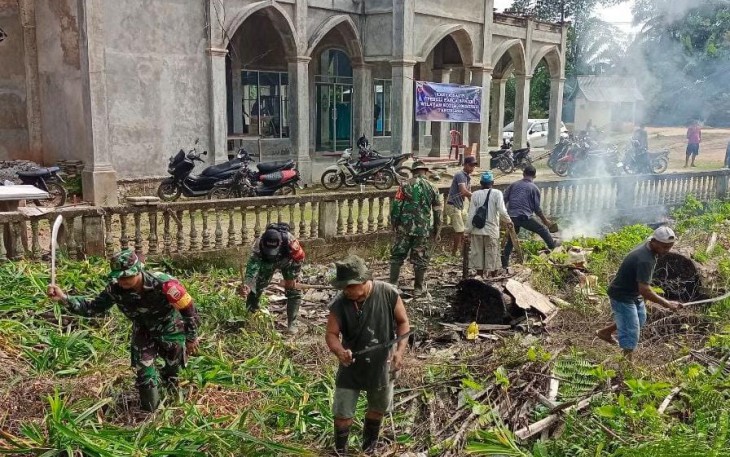 Kodim 0302/Inhu saat Karya Bakti Pasca Banjir di 2 Kabupaten Secara Serentak