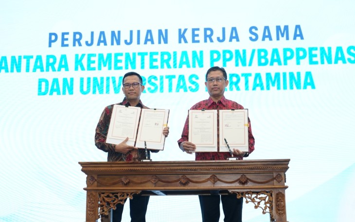 Penandatanganan perjanjian kerja sama yang dilakukan oleh Kepala Sekretariat Nasional SDGs, Pungkas Bahjuri Ali dengan Wakil Rektor Bidang Penelitian, Pengembangan dan Kerja Sama Universitas Pertamina, Prof. Dr. techn. Djoko Triyono, S.Si., M.Si.