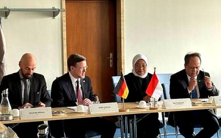 Menaker Ida Fauziyah saat dialog di Berlin, Rabu (28/2) malam.