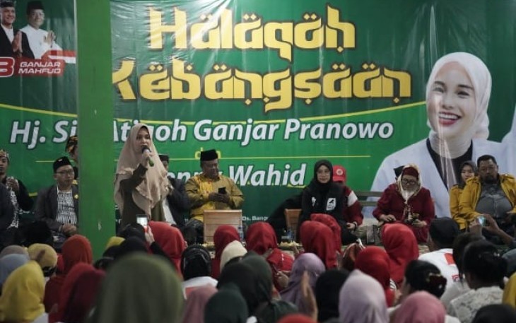 Istri calon presiden nomor urut 3 Ganjar Pranowo, Siti Atikoh Supriyanti