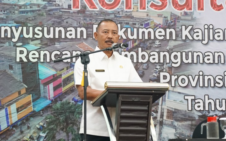 Sekdaprov Adi saat Buka Konsultasi Publik II KLHS RPJPD Kepulauan Riau 2025-2045