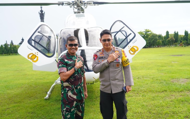 Pangdam IX/Udayana Mayjen TNI Muhammad Zamroni, S.I.P., M.Si., bersama Kapolda Bali Irjen Pol Daniel Adityajaya, S.H., S.I.K., M.Si.