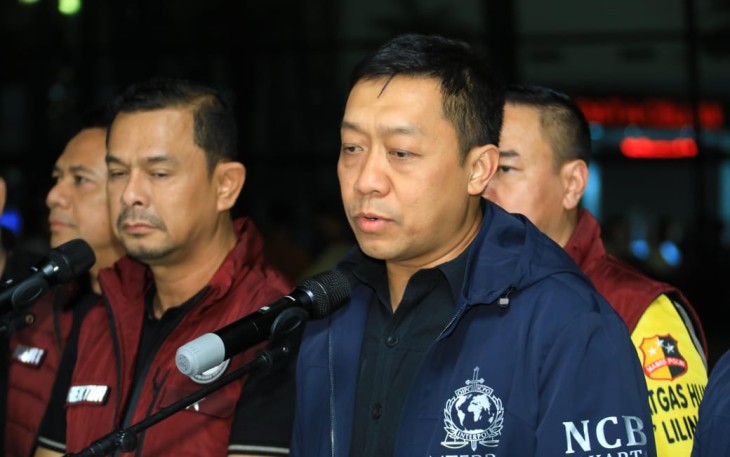 Sekretaris NCB-Interpol Indonesia, Brigjen Pol Dr. Untung Widyatmoko, S.I.K., M.H., saat konferensi pers. 