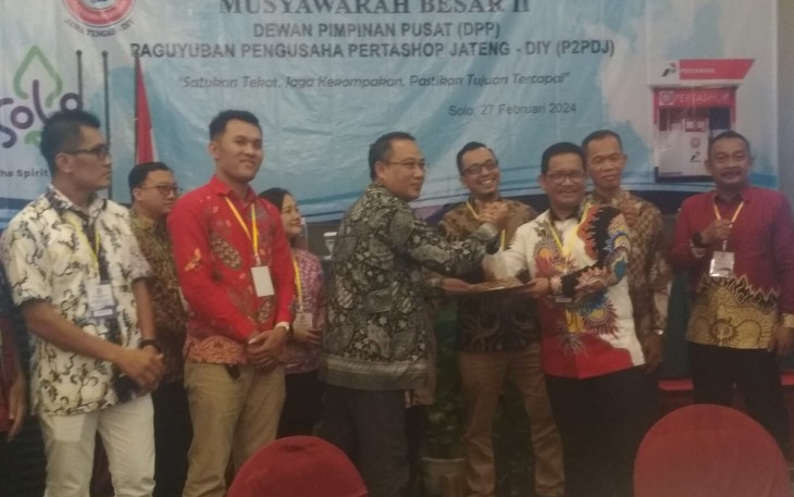 Penyerahan berita acara kepada Ketua Umum DPP P2PJD Budi Sadewo dalam Mubes II P2PJD, di Grand HAP Solo Hotel, Kota Solo, Jawa Tengah, (27/2/2024).