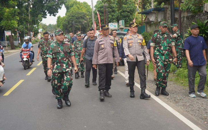 Untuk memastikan kondusifitas wilayah saat pelaksanaan pemungutan suara Pemilu 2024, Danrem 071/Wijayakusuma Kolonel Czi Mohammad Andhy Kusuma, S.Sos., M.M., M.Han., lakukan patroli bersama dengan Forkopimda Banyumas, Rabu (14/2/2024)