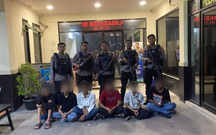 Sejumlah remaja saat Pergantian Tahun Baru 2024