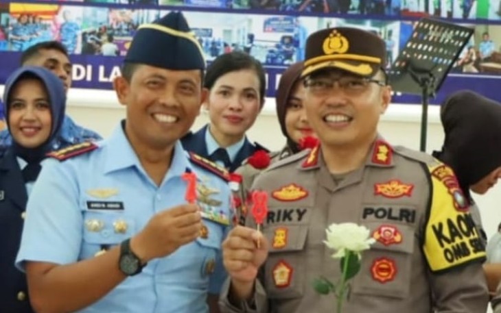 Kapolres Bintan Berikan Kue Ulang Tahun Wujud Solidaritas TNI-Polri     