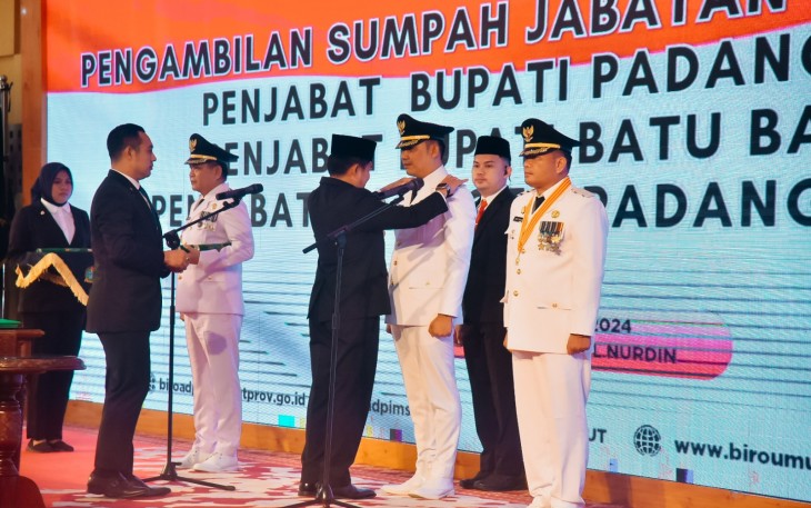 Penjabat (Pj) Gubernur Sumatera Utara Hassanudin resmi melantik H. Heri Wahyudi Marpaung, S. STP, M.AP sebagai Penjabat (Pj) Bupati Batu Bara di Aula Rumah Dinas Gubernur Sumatera Utara, Medan, Rabu (19/06/2024).