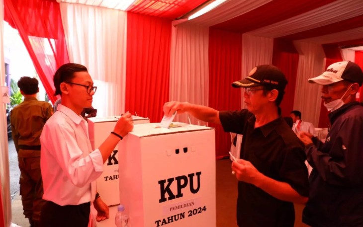 Pelaksanaan simulasi Pilkada di TPS 01 Kelurahan/Kecamatan Cilodong, Selasa (19/11/24)
