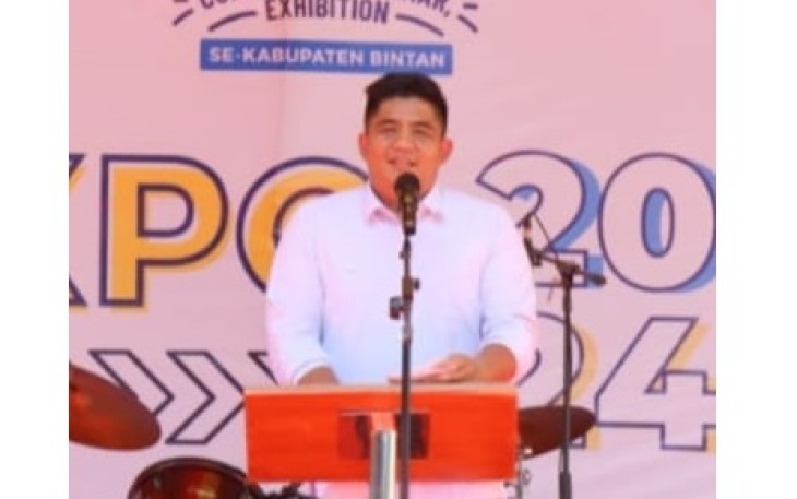  Bupati Bintan Roby Kurniawan mempunyai optimisme besar terhadap para pelajar dan generasi muda yang ada di Bintan. Hal itu disampaikannya saat menutup Smart Expo (Smex) Tunas Bangsa di SMP dan SMA Tunas Bangsa Kawasan Wisata Lagoi, Rabu (17/01)