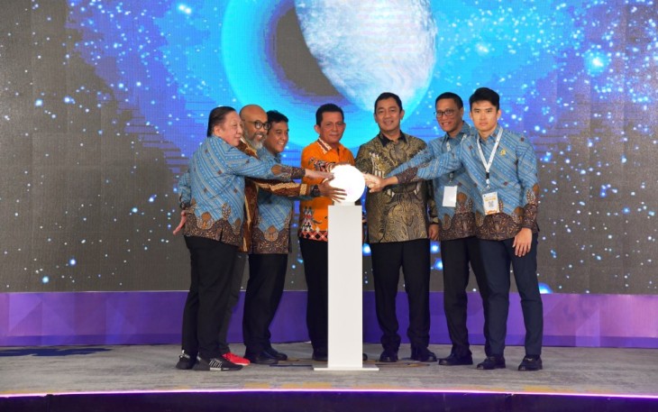Pembukaan Rapat Kerja Nasional (Rakernas) Perhimpunan Hotel Restoran Indonesia (PHRI) Ke-IV Tahun 2024, bertempat di Ballroom Swiis- Bell Hotel Harbour Bay, Kota Batam Provinsi Kepulauan Riau, Kamis (22/2).