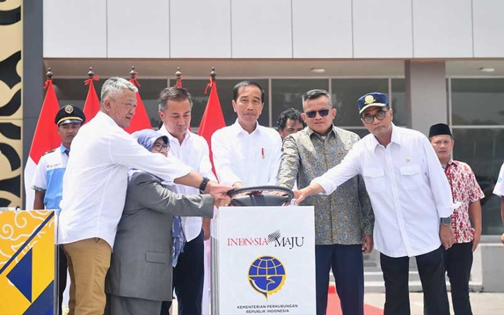 Presiden Joko Widodo saat meresmikan dua terminal tipe A di Provinsi Jawa Barat, pada Sabtu, 3 Februari 2024. 