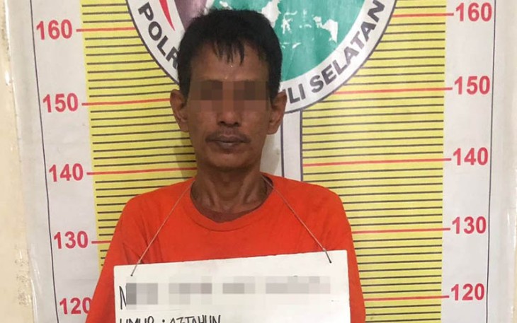 Tersangka bersama barang bukti saat diamankan di Sat Resnarkoba Polres Tapsel