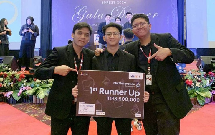 Mukhammad Sholikhuddin, Muhammad Khoirul Latif dan Dzakhi Fahri, Mahasiswa Teknik Perminyakan Universitas Pertamina (UPER), berhasil menciptakan inovasi lumpur pengeboran yang lebih efisien dan ramah lingkungan.