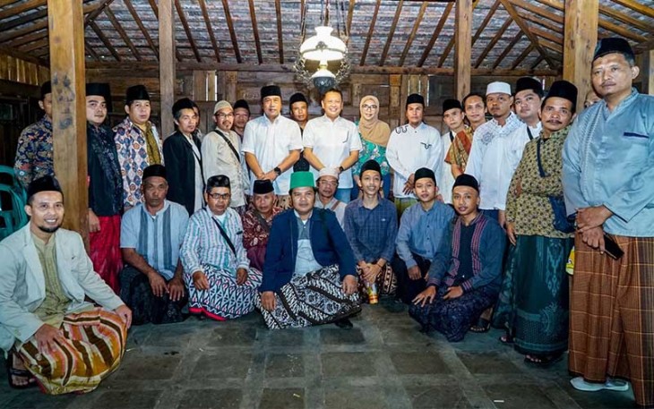 Bamsoet dalam kunjungan hari ke-17 di Dapil-7 Jawa Tengah saat bertemu Forum Kiai Tahlil se-Banjarnegara dan Purbalingga di Banjarnegara, Sabtu (3/1/24).