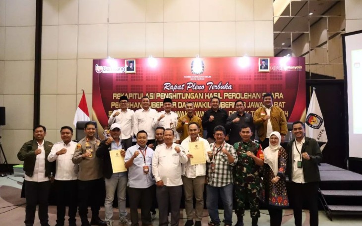 Pelaksanaan rekapitulasi tingkat kota oleh KPU Kota Depok, Senin (2/12)