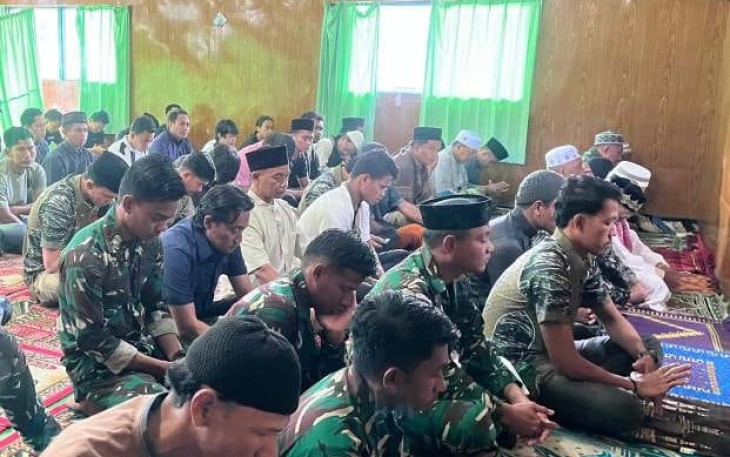 Kebersamaan TNI dan Warga Warnai Hari Raya Idul Adha di Ujung Timur Nusantara