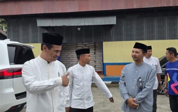 Lebaran ke dua, Mentan Amran sidak gudang Bulog di Kabupaten Bone, provinsi Sulsel, Selasa (1/4)