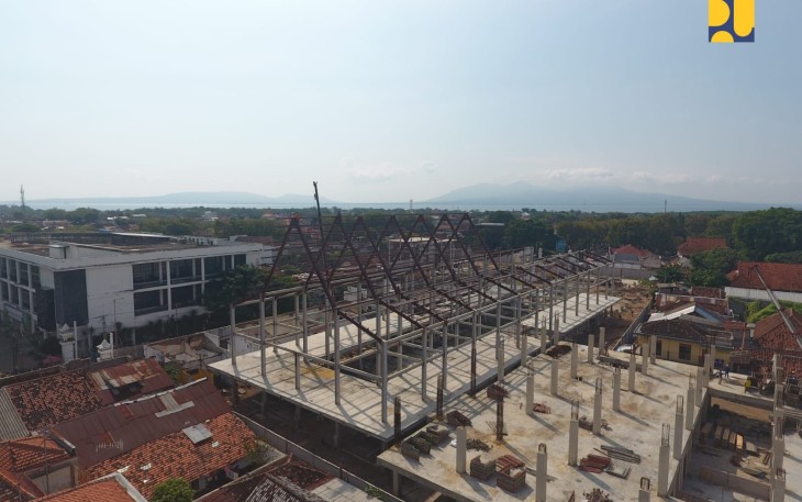 Kementerian Pekerjaan Umum (PU) terus mempercepat penyelesaian revitalisasi Pasar Induk Banyuwangi sebagai bagian dari upaya memperkuat infrastruktur perdagangan rakyat