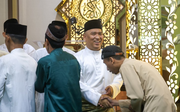 Wakil Gubernur Kepri Nyanyang Haris Pratamura Sholat Idulfitri dan Gelar Open House Hari Pertama Lebaran di Kediamannya