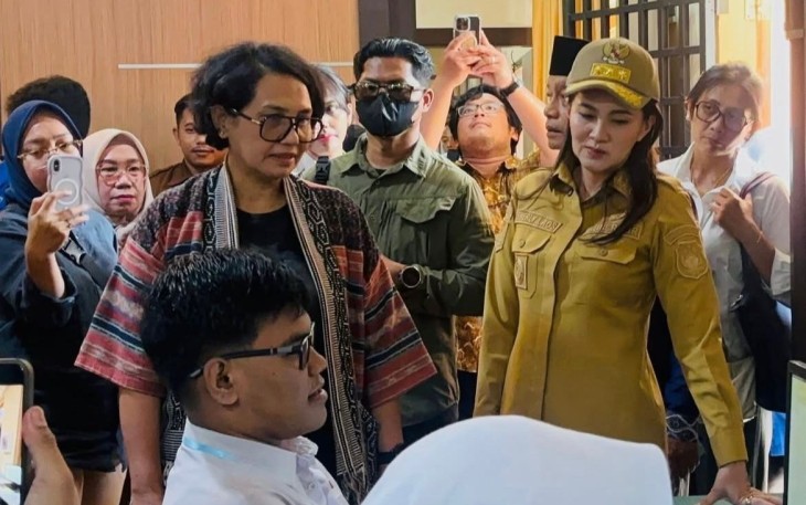 Pada Senin (3/11), Sekretaris Jenderal Kemendikdasmen, Suharti, meninjau tiga satuan pendidikan di Kota Ternate, Maluku Utara, yang melaksanakan TKA, yakni SMA Negeri 10 Ternate, SMA Negeri 2 Ternate, dan SMK Negeri 1 Ternate.