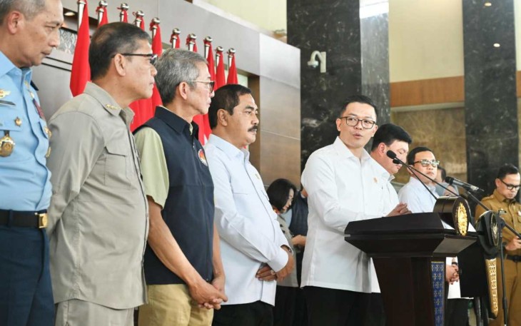 Menlu Sugiono memberikan keterangan pers, Selasa (18/3)