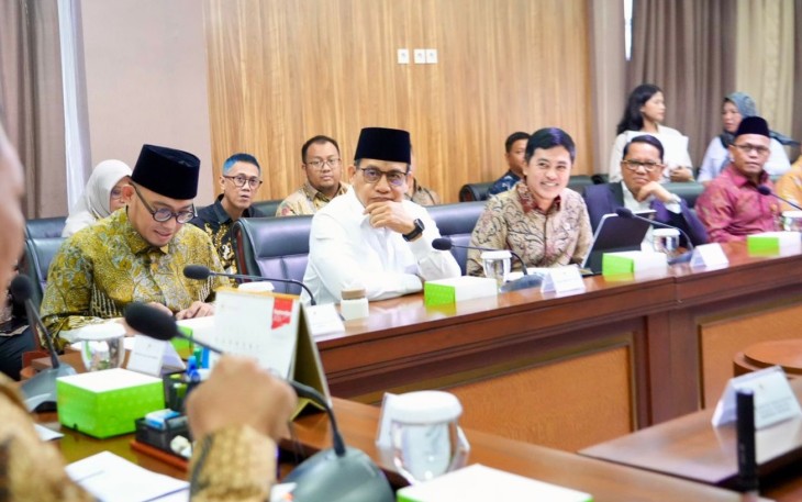 Wakil Menteri Agama Romo Muhammad Syafii dalam rapat koordinasi pembentukan Kementerian Haji dan Umrah di Jakarta, Selasa (9/9)