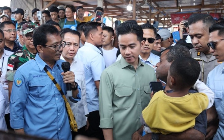 Wakil Presiden (Wapres) Republik Indonesia (RI) Gibran Rakabuming Raka saat meninjau Pangkalan Pendaratan Ikan (PPI) Hamadi, Jayapura, Papua, Kamis (18/09/2025)