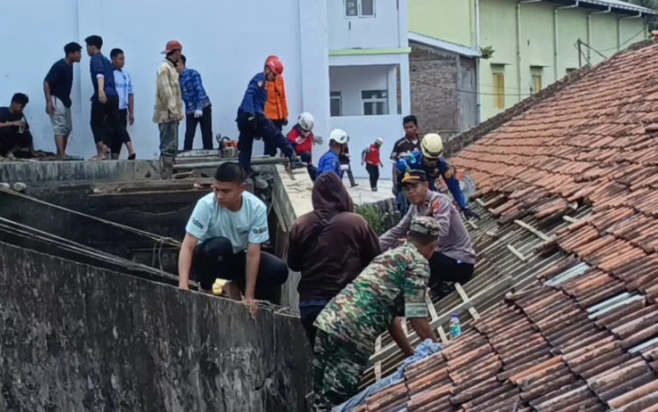 Musibah robohnya tandon air di pondok pesantren modern Gontor cabang Magelang, Jum'at (25/4)