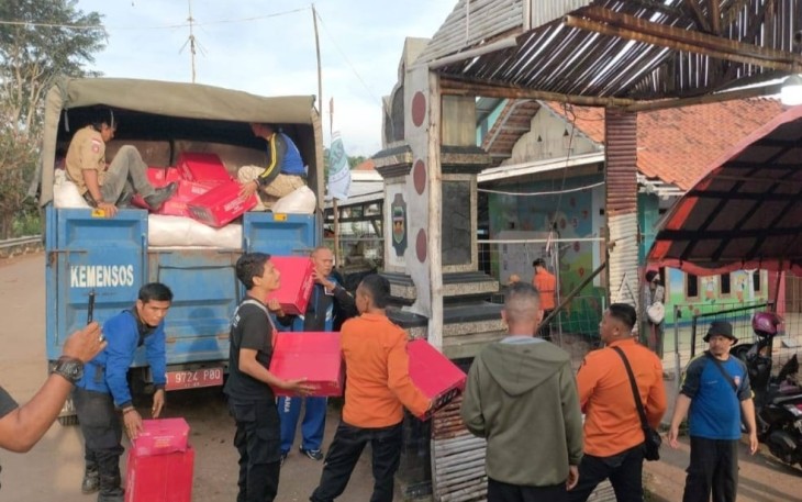 Kemensos Kirim Bantuan Korban Bencana Tanah Longsor Purwakarta
