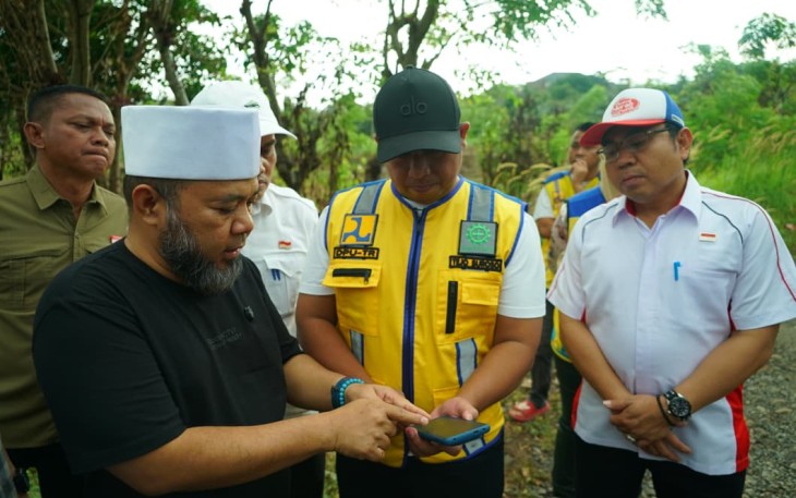 Gubernur Bengkulu Helmi Hasan meninjau kawasan Rumah Sakit Umum Daerah (RSUD) M Yunus yang direncanakan akan dibangun gedung baru guna menunjang pelayanan kesehatan, Sabtu (30/8)