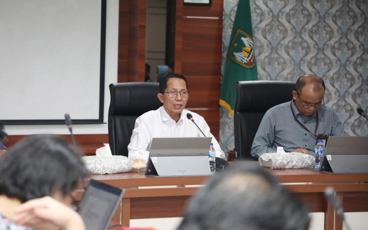 Rapat Koordinasi dan Evaluasi Monitoring Center for Prevention (MCSP) Tahun 2025 di Ruang Rapat Kantor Wali Kota Batam, Kamis (16/10/2025). 