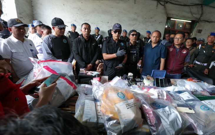 Badan Narkotika Nasional Republik Indonesia (BNN RI) melakukan operasi gabungan bersama POM TNI AD, Bareskrim, dan Polda Metro Jaya, menggerebek sarang narkoba Berlan, Jalan Kesatrian, Matraman, Jakarta Timur, Selasa (25/11)