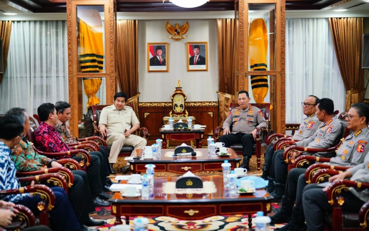 Kapolri Jenderal Polisi Listyo Sigit Prabowo menerima kunjungan Menteri Perumahan dan Kawasan Permukiman RI Maruarar Sirait, beserta jajaran di Markas Besar Kepolisian Republik Indonesia (Mabes Polri) pada Jumat (10/1)