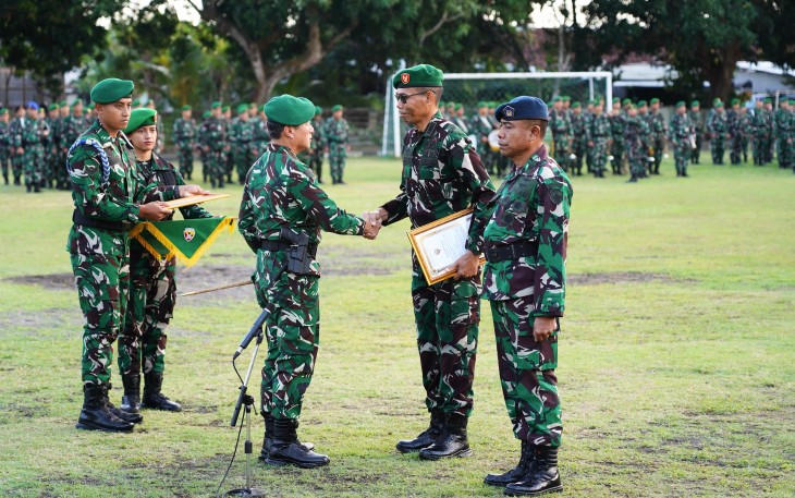 Pangdam IX/Udayana, Mayjen TNI Piek Budyakto saat memimpin Upacara Bendera 17-an di Lapangan Makorem 163/Wira Satya, Jln. Sudirman, Denpasar, Rabu (17/9/2025)