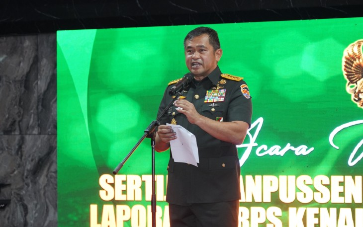 Kasad Jenderal TNI Maruli Simanjuntak, M.Sc., saat memimpin upacara Serah Terima Jabatan (Sertijab) Komandan Pusat Kesenjataan Infanteri (Danpussenif) dan Gubernur Akademi Militer (Akmil), serta menerima laporan kenaikan pangkat 54 Perwira Tinggi (Pati) TNI AD, di Markas Besar Angkatan Darat (Mabesad), Jakarta, Selasa (14/1/2025).