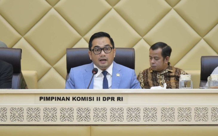 Ketua Komisi II DPR RI, Rifqinizamy Karsayuda, dalam rapat di Gedung DPR RI, Senayan, Jakarta, Rabu (22/1/2025).