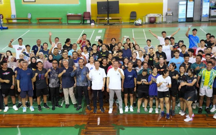 Wamenpora Taufik Hidayat, mengunjungi Pelatnas Pengurus Pusat Persatuan Bulutangkis Seluruh Indonesia (PP PBSI) sekaligus memberikan arahan kepada para atlet, pelatih, dan tim pendukung di Pelatnas PBSI, Cipayung, Jakarta Timur, Jumat (3/1).