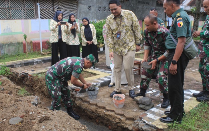 Kodim 0806/Trenggalek dan BRI Renovasi TK Kartika