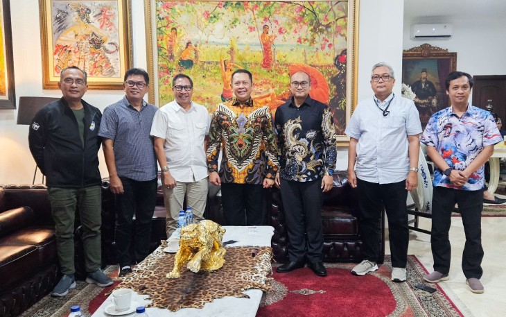  Anggota Komisi III DPR RI sekaligus Ketua Umum Ikatan Motor Indonesia (IMI) Bambang Soesatyo menuturkan IMI bersama pengelola Bandara Internasional Jawa Barat (BIJB) Kertajati akan menggelar Kejuaraan Dunia Motocross MXGP pada tanggal 6 Juli 2025