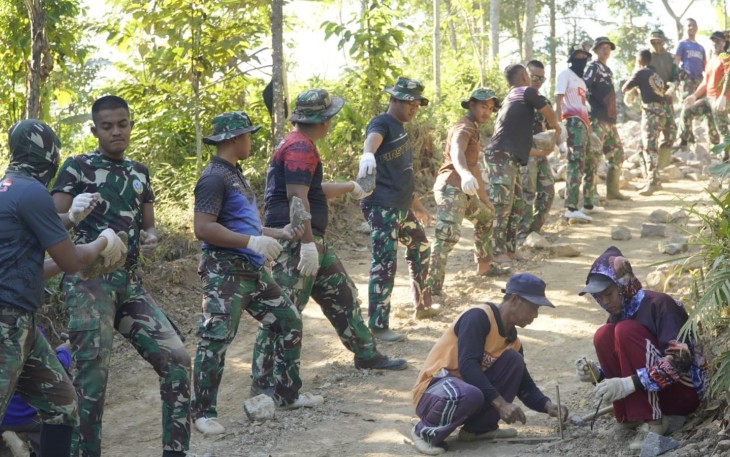 Program TNI Manunggal Membangun Desa (TMMD) ke-125 Kodim 0803/Madiun yang telah bergulir selama dua minggu lebih membawa serta harapan dan perubahan akan kehidupan yang lebih baik