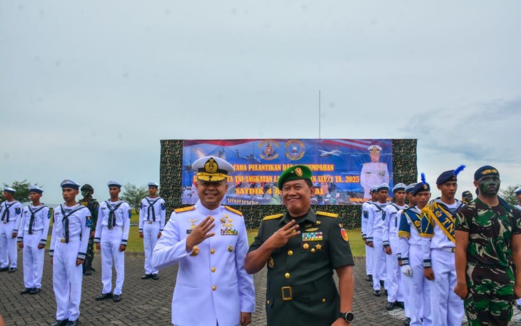 Kapoksahli Kodam XIII Merdeka Bersama Dankodaeral VIII Manado saat  menghadiri pelantikan Dikmata TNI AL